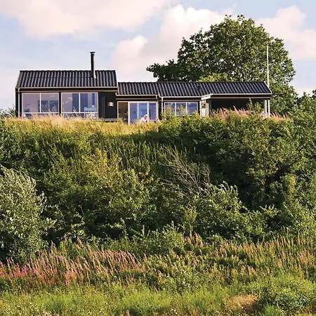 Three-bedroom In Allingabro Allingabro