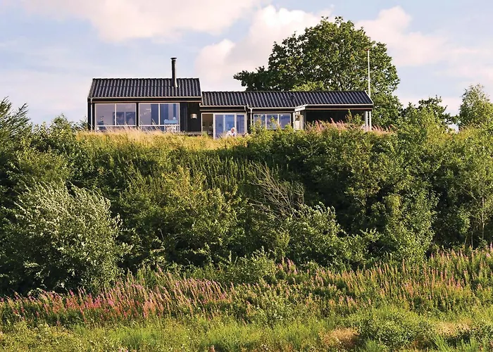 Three-bedroom In Allingåbro